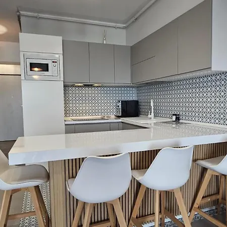 Serenity Lake View Panoramic Top Floor Mamaia