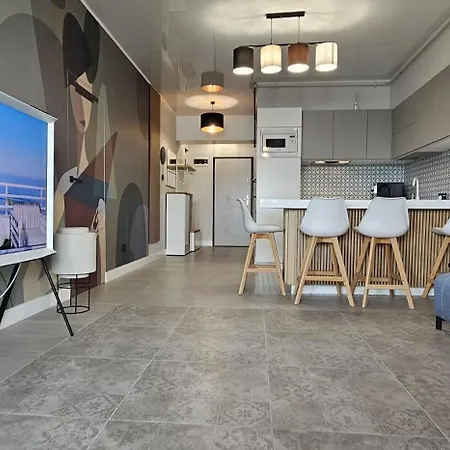 Serenity Lake View Panoramic Top Floor *
