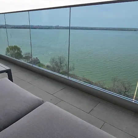 Serenity Lake View Panoramic Top Floor * Mamaia