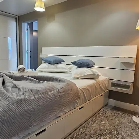Serenity Lake View Panoramic Top Floor